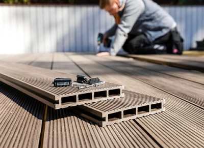 Pose terrasse lames composites sur lambourdes – Guide étape par étape