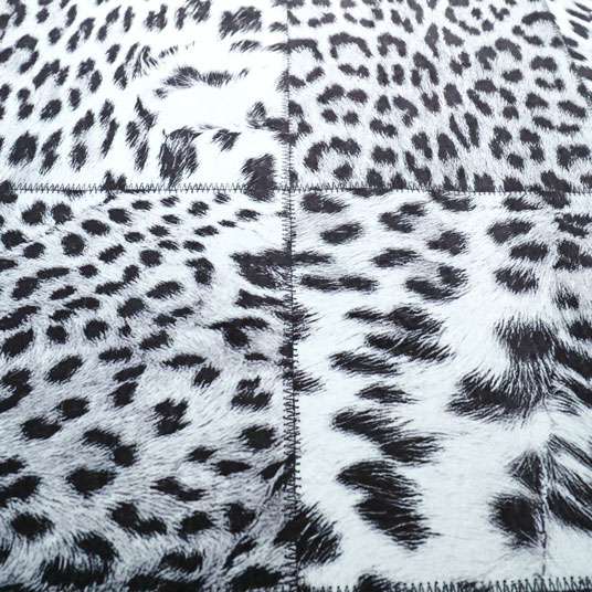 Tapis toucher soft - Imprimé léopard - Patchwork noir et blanc - Vue de loin