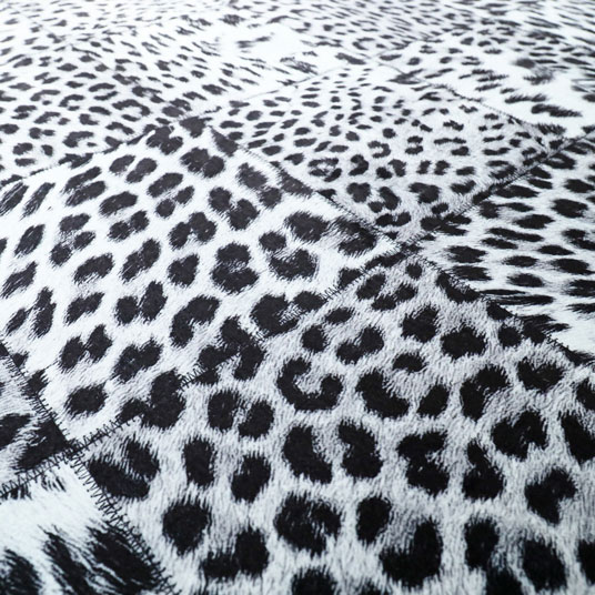 Tapis toucher soft - Imprimé léopard - Patchwork noir et blanc - gros plan