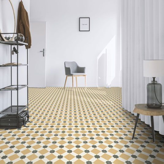 Sol Vinyle First - Effet carreaux de ciment géométrique jaune moutarde - Couloir