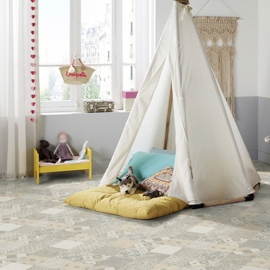 Sol PVC Sous Couche Textile - Carreaux Art Déco - Crème et gris - Chambre d'enfant