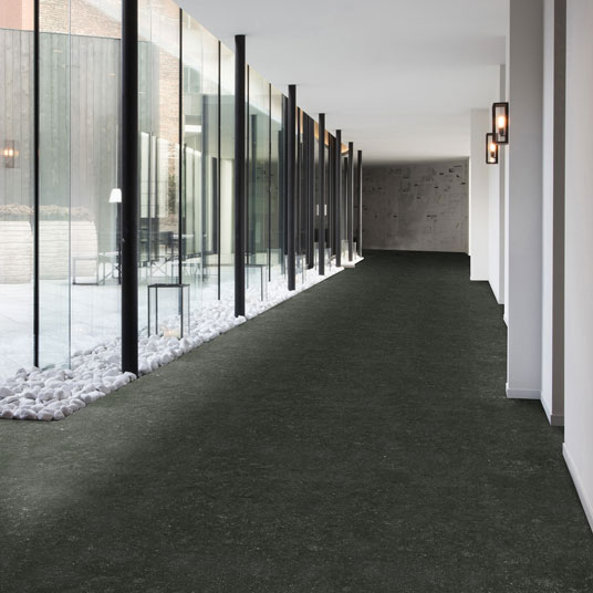 Sol Vinyle Textile Grande largeur - Aspect pierre naturelle - Basalte noir - couloir