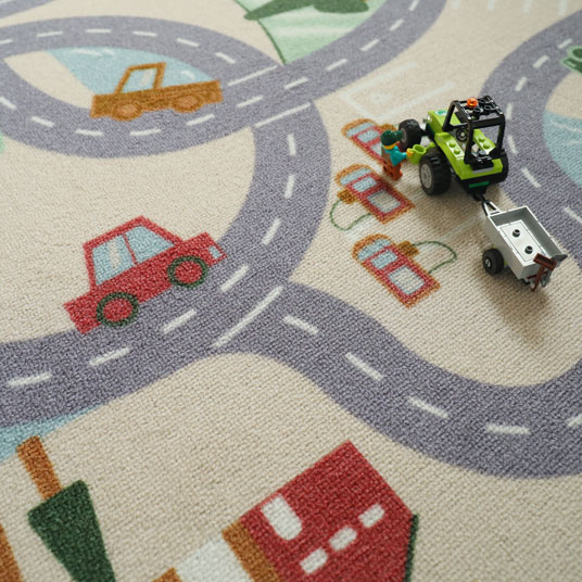 Moquette de jeu enfant circuit de voiture campagne - vue de près