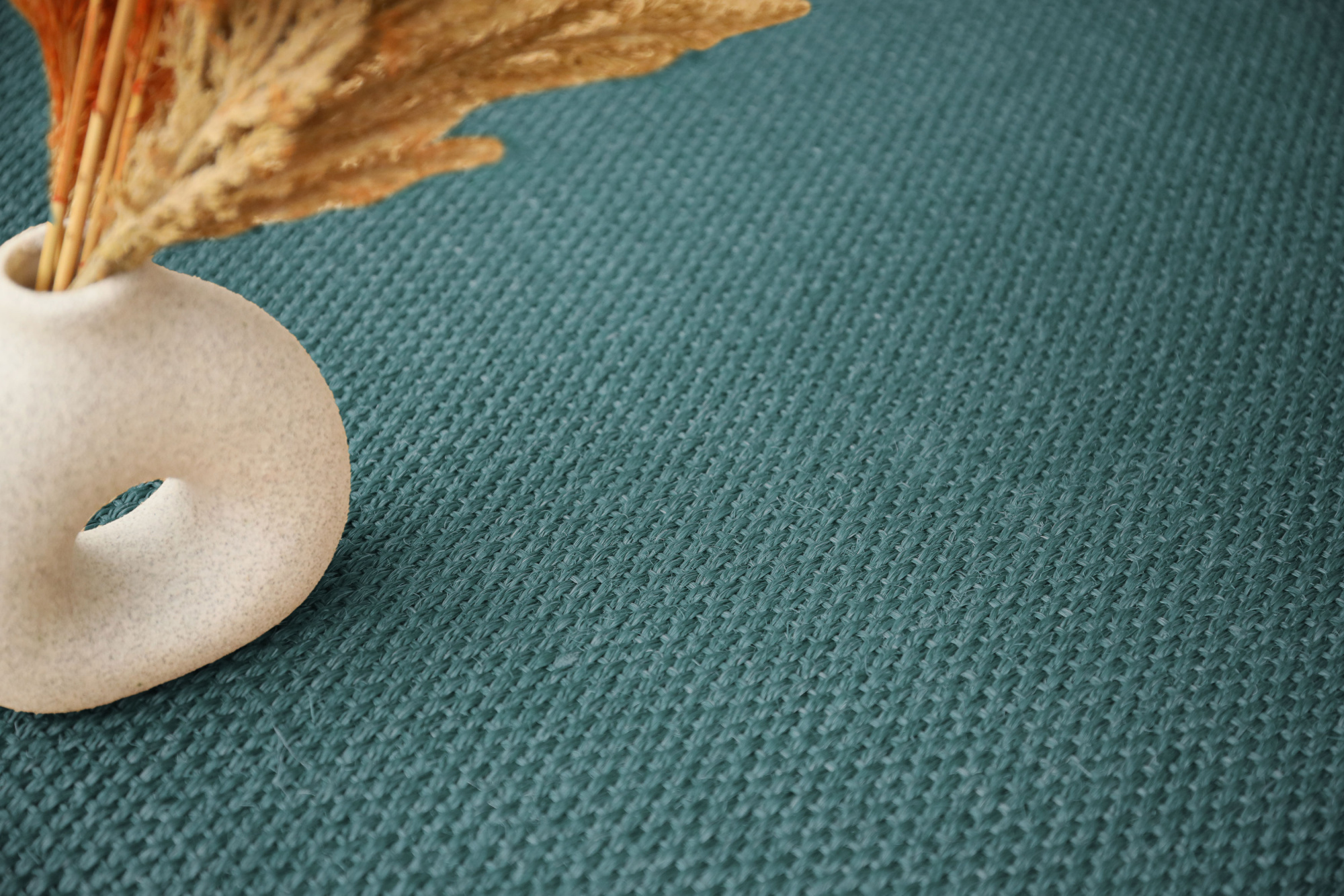 Zoom sur le tissage Panama du sisal Tulum turquoise, fibres naturelles et texture authentique - vue de près