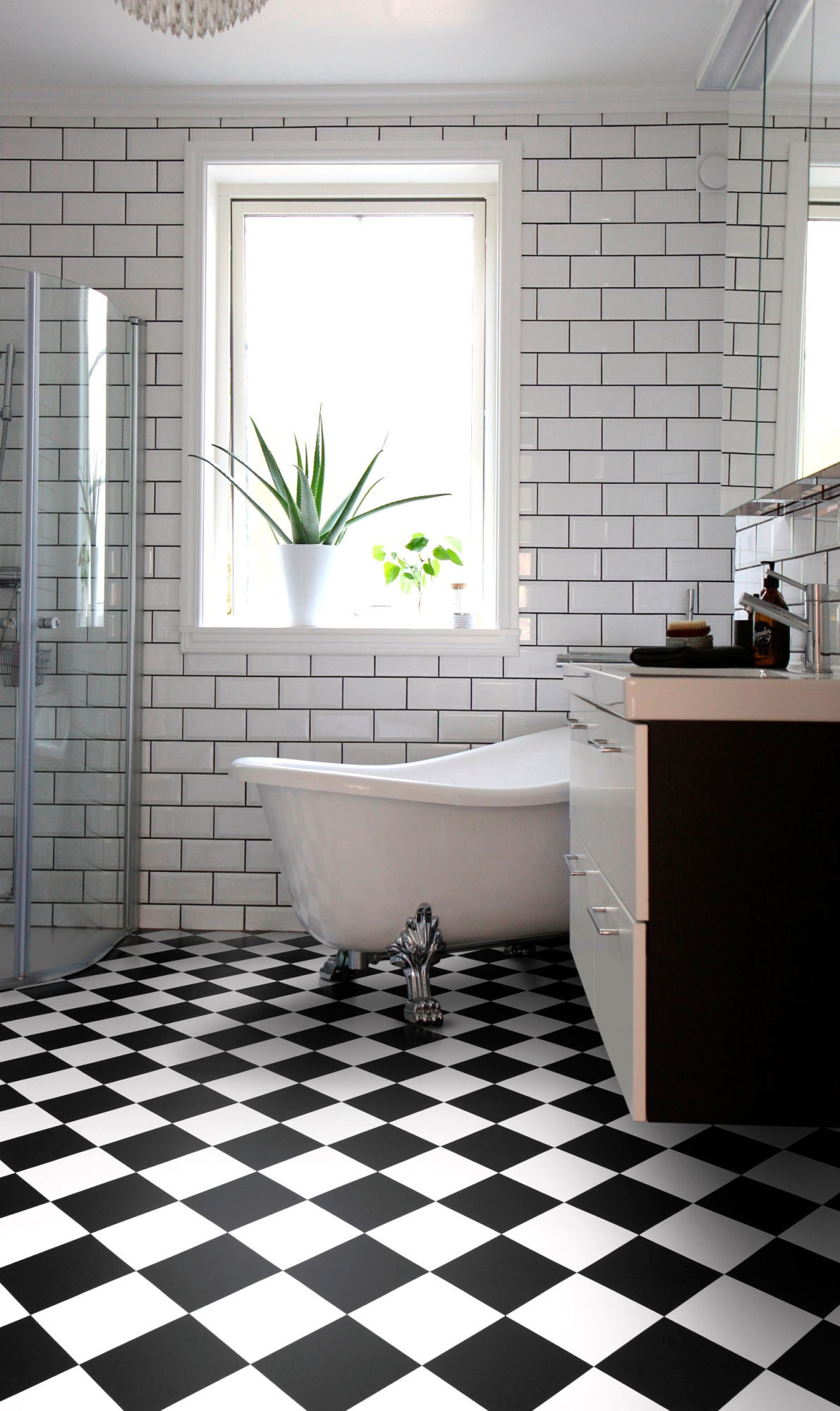 Tapis sur mesure Vinyle - Carrelage damier diagonal - Noir et blanc - salle de bain
