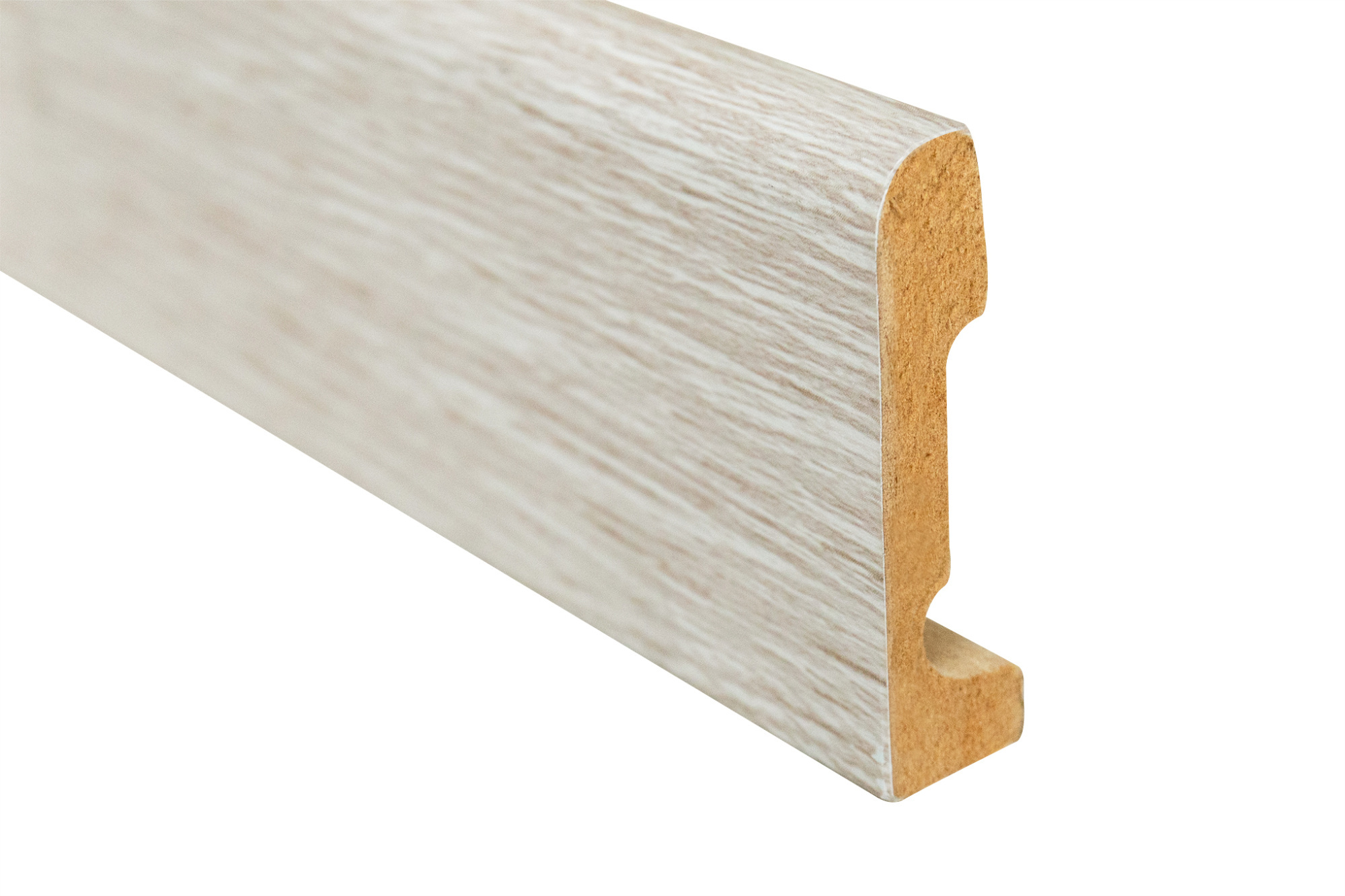 Profil arrondi de la plinthe Modèle E montrant son revêtement décoratif bois clair et sa coupe nette