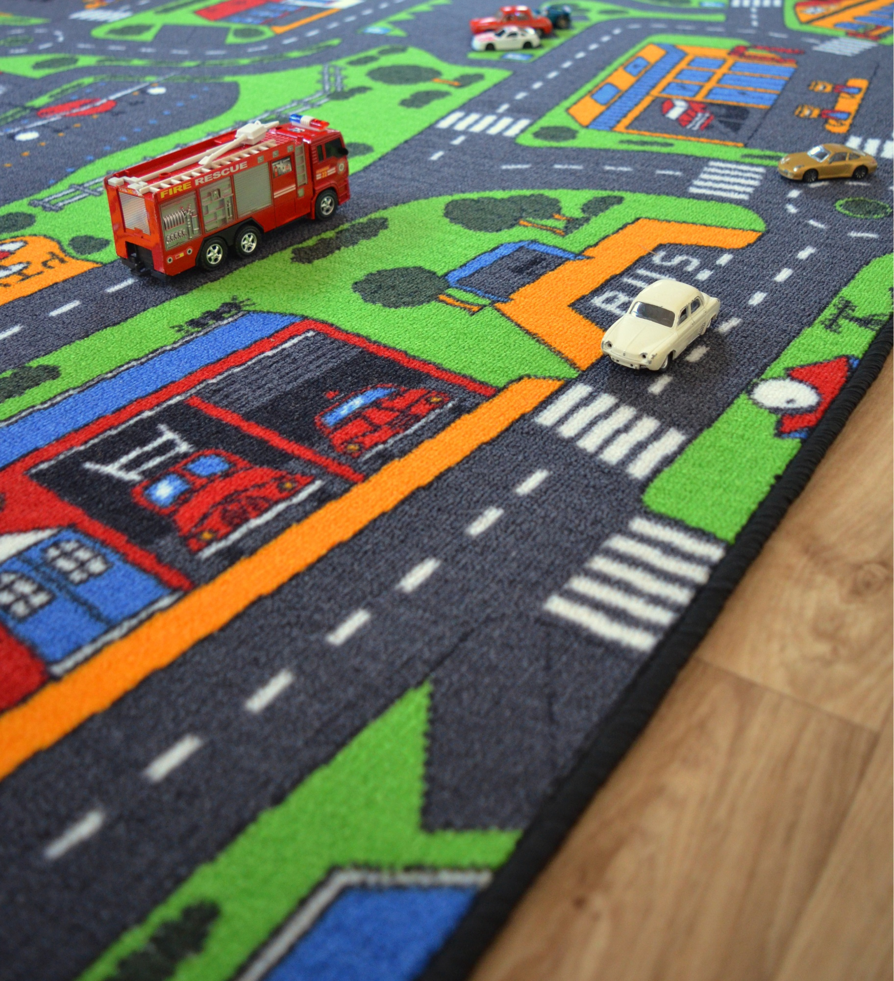 Tapis sur mesure Jeu enfant Circuit voiture - Ville - Surjet noir