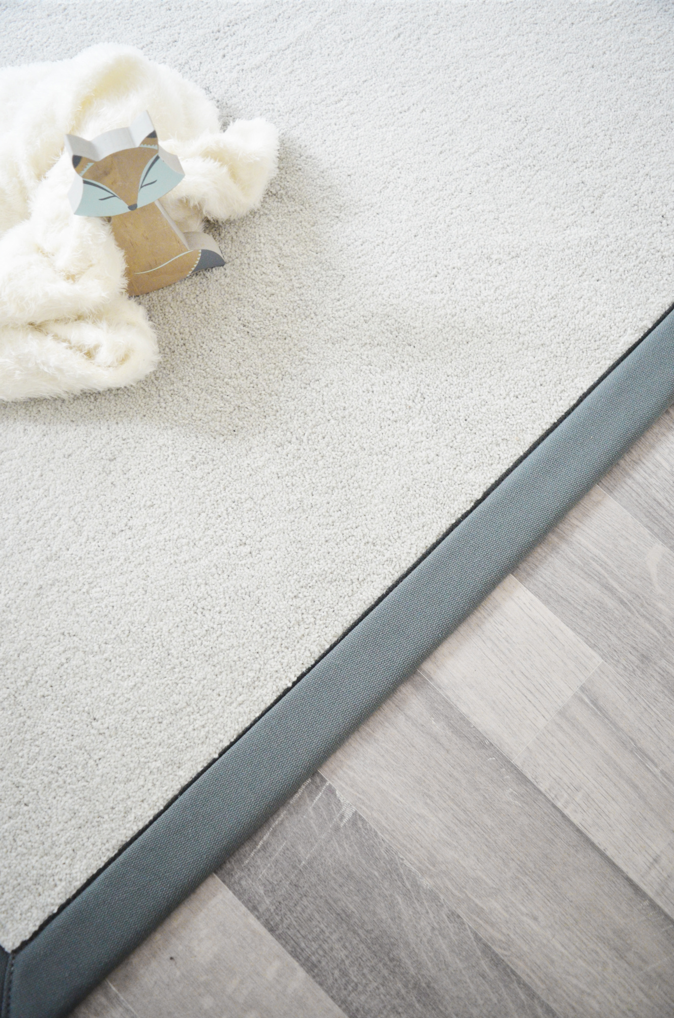 Tapis sur mesure Manège Velours - Gris souris - mise en situation