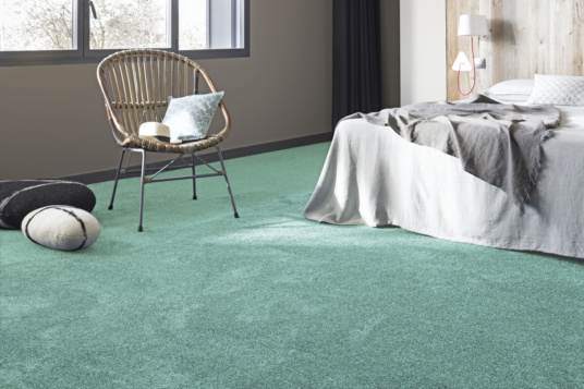Tapis sur mesure Velours Feelings Balsan couleur vert jade - Chambre