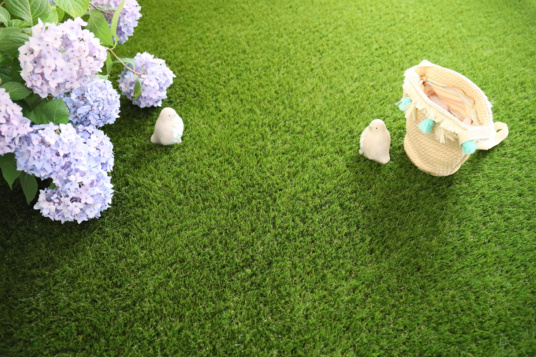 Tapis sur mesure - Villandry - Gazon synthétique vert - vue de loin