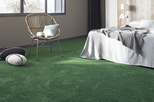 Tapis sur mesure Velours Feelings Balsan couleur vert brocéliande - Chambre