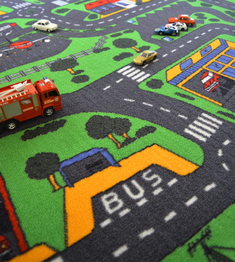 Tapis sur mesure Jeu enfant Circuit voiture - Ville - Vue de loin