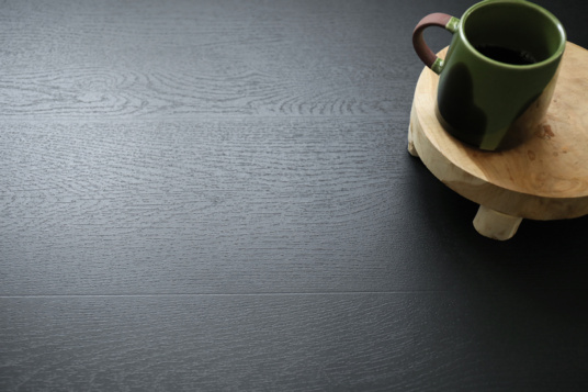 Tapis sur mesure Vinyle - Parquet bois vintage peint - Noir - vue de près