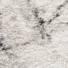 Tapis de salon à motif organique - Blanc marbré - Veinage gris - gros plan