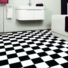 Sol vinyle link plus carrelage damier noir et blanc - salle de bain