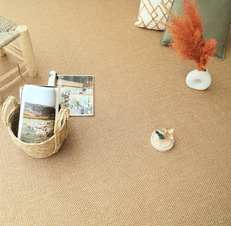 Coin lecture cosy sur sisal Tulum havane avec panier et coussins