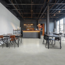 Sol Vinyle Textile - Black Edition - Aspect minéral - Terrazzo gris clair - restaurant