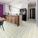 Sol vinyle Inspiration effet carreaux de ciment arabesques bleu et ocre - cuisine ouverte