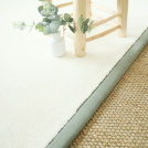 Visuel - Tapis doux poils longs - Touch blanc crème - Ganse lin vert sauge