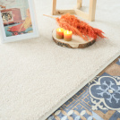 Tapis doux poils longs - Touch beige clair - Galon blanc coton