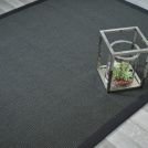 Tapis sisal Yucatan noir ganse coton noire - Vue de loin