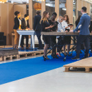 Moquette aiguilletée Stand Event Bleu azur, idéale pour zones de passage