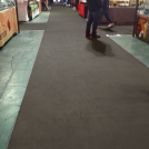 Moquette filmée aiguilletée Stand Event Taupe, revêtement pour congrès, foires et expositions