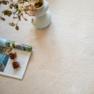 Vue lifestyle sur le tapis sur mesure Select Écru – confort et style naturel