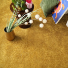 Tapis sur mesure Velours Feelings Balsan couleur jaune carat - vue de loin