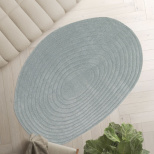 Vue du tapis Circle ovale gris bleuté dans salon lumineux, ambiance naturelle