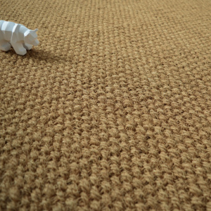 Sol coco Delhi Panama, tissage 2x2 fils en gros plan avec figurine décorative