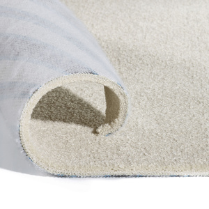 Moquette ultra douce Kawaii beige nude, revêtement souple replié avec envers textile visible