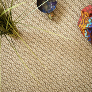 Moquette tissé plat Natté Sumatra Naturel avec mise en scène déco et esprit fibres naturelles