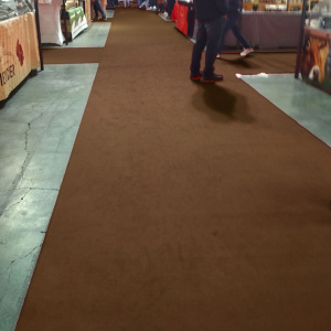 Moquette filmée Stand Event Noisette, revêtement de sol pour salons et expositions
