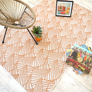 Tapis matière recyclée orange fumé - vue de loin