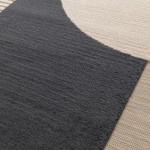Tapis intérieur et extérieur en relief - Roma - Beige et noir - gros plan