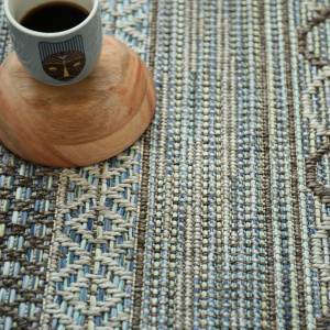 Moquette Aztlan Blue multicolor avec tissage serré et rendu durable intérieur extérieur