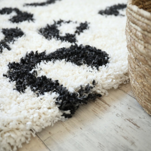 Tapis salon à poils longs - Wild animal noir et blanc cassé - tranche