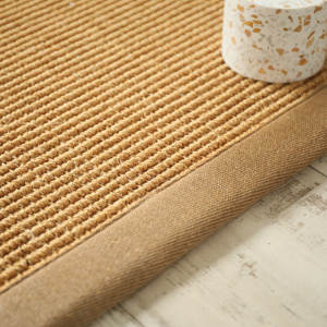 Tapis Sisal grosses boucles Cuba paille dorée ganse lin camel - vue de près