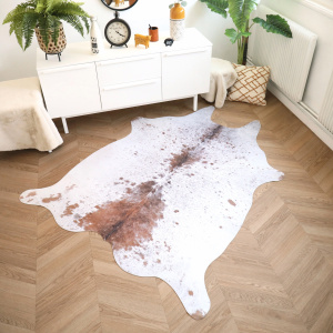 Tapis peau de bête imprimé HD - Imitation vache tachetée claire - Marron et blanc - Vue de loin