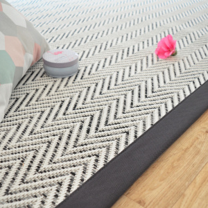 Tapis tissé plat Java Chevron blanc ganse coton anthracite - Tranche