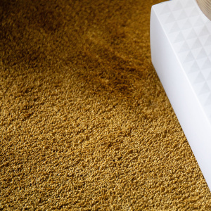 Tapis sur mesure Pulse ocre antique, surface moelleuse et confortable esprit haut de gamme