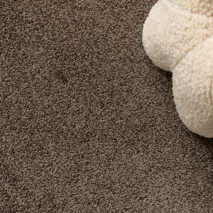 Tapis sur mesure en polyester recyclé Re-life Chocolat, tapis confectionné en France à vos dimensions personnalisées