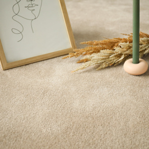 Texture soyeuse du tapis Hypnose beige nude au toucher ultra doux