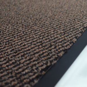 Tapis paillasson d’entrée marron aspect tigré bicolore noir et marron, fibres tuftées absorbantes