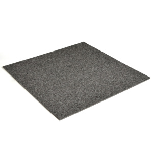 Dalle moquette U3P3 - Gris carbone vue en perspective sur fond blanc