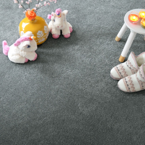Moquette chambre ou salon Select Gris ardoise avec ambiance familiale et confort optimal