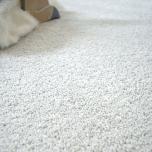Moquette Manège Gris souris gros plan sur fibres douces et épaisses