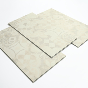 Packshot produit sur fond blanc – Dalle sol PVC Clipsable Mix and Match - Click 5G - Carreaux de ciment beige clair