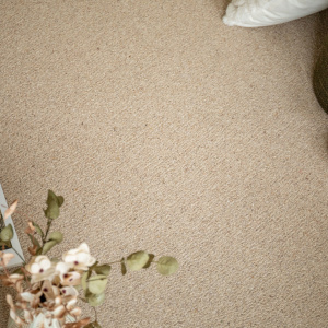 Tapis sur mesure pure laine vierge bouclée Mallow beige – vue déco naturelle